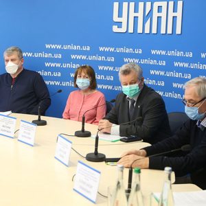 Украинские вирусологи отчитались о результатах исследований препарата, замедляющего развитие коронавируса   