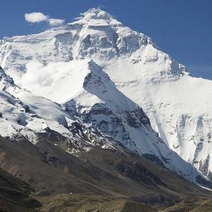 Правительство Непала закрывает гору Эверест в связи со вспышкой коронавируса