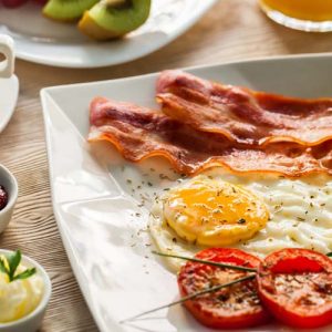 Люди, которые обильно завтракают, сжигают вдвое больше калорий