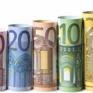 На европейских банкнотах микробы выживают дольше, чем на монетах