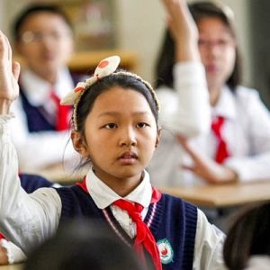 В Китае открылись школы и возобновили работу вузы 