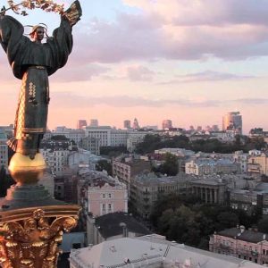 Послабление карантина: в Киеве откроют парикмахерские, небольшие магазины и ателье