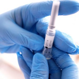 Специалист по разработке вакцин призывает закупать вакцины от Сovid-19 до их «официального выхода»