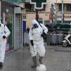 Во Франции спорят о целесообразности дезинфекции улиц в борьбе с коронавирусом
