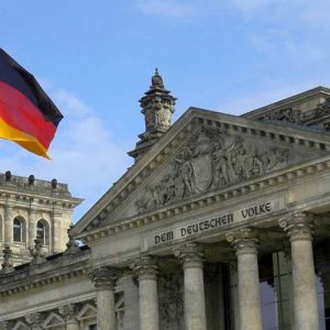 Германия открывает для посетителей музеи, галереи и парки