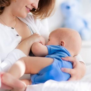 Материнское молоко заселяет в кишечник младенца полезные бактерии