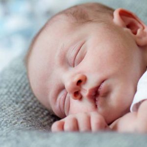 Новое исследование доказывает, что сон младенцев отличается от сна взрослых людей