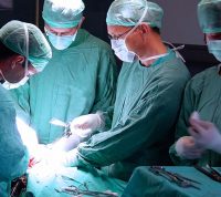 Ученые советуют хирургам заменить антисептик