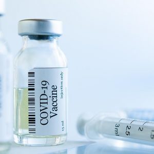 ВОЗ определила, кого будут вакцинировать от коронавируса в первую очередь