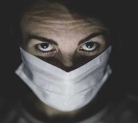 Исследование: у людей, которые отказываются носить маски, могут быть проблемы с психикой