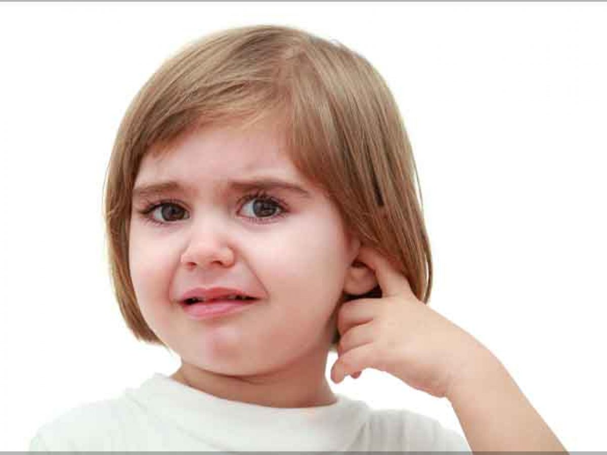 У ребенка болит ухо: что делать?