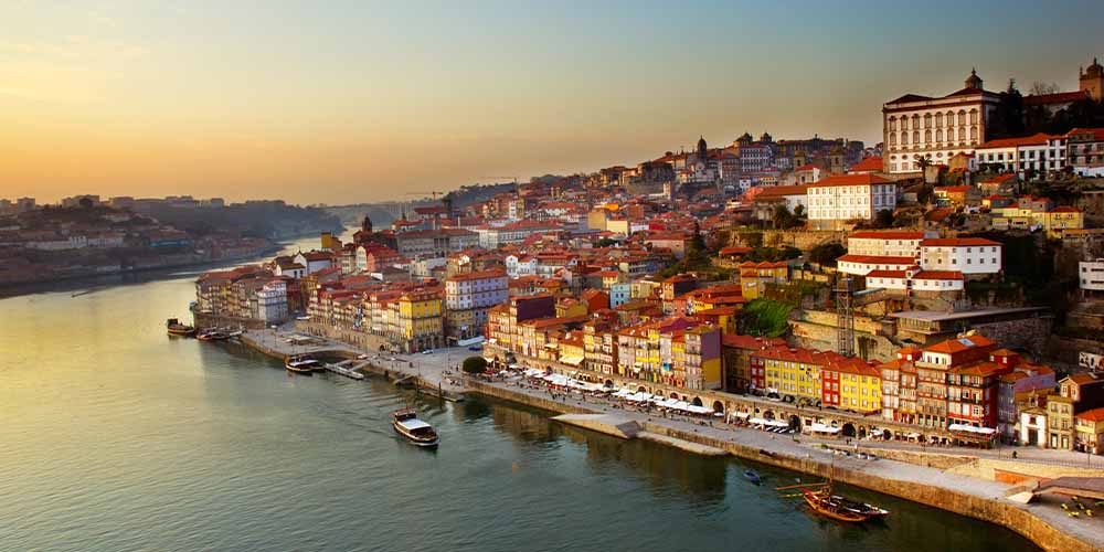 Португалия вводит комендантский час из-за коронавируса