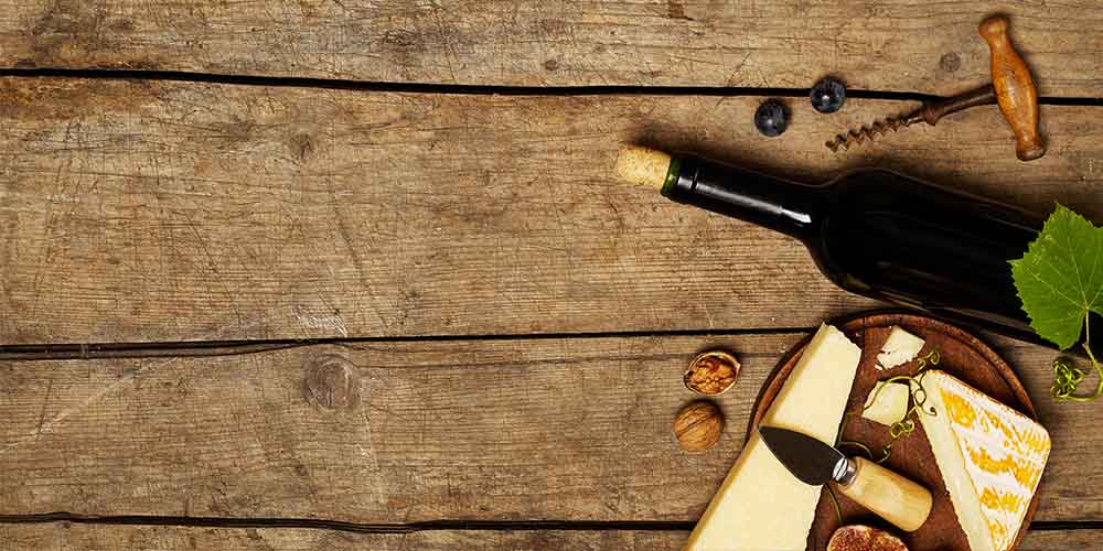 В список продуктов, которые улучшают когнитивные функции, попали сыр и вино