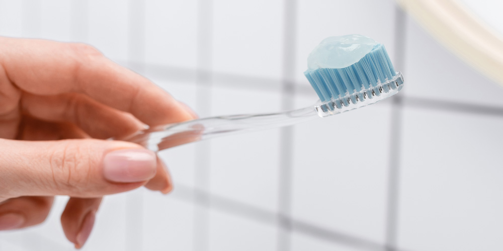 Ученые проверили гипотезу о влиянии смыва унитаза на «чистоплотность» зубной щетки