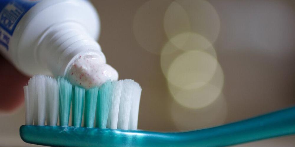 Ученые пробуют вылечить аллергию на арахис с помощью зубной пасты