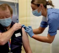 Датчане планируют вакцинировать по 100 тысяч человек в день