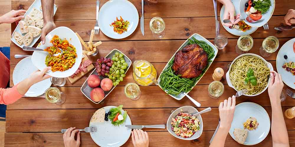 Семейные обеды снижают риск ожирения среди подростков