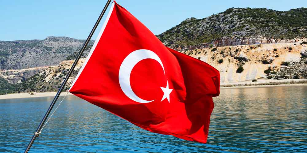 Несмотря на начало туристического сезона, в Турции ужесточают карантин