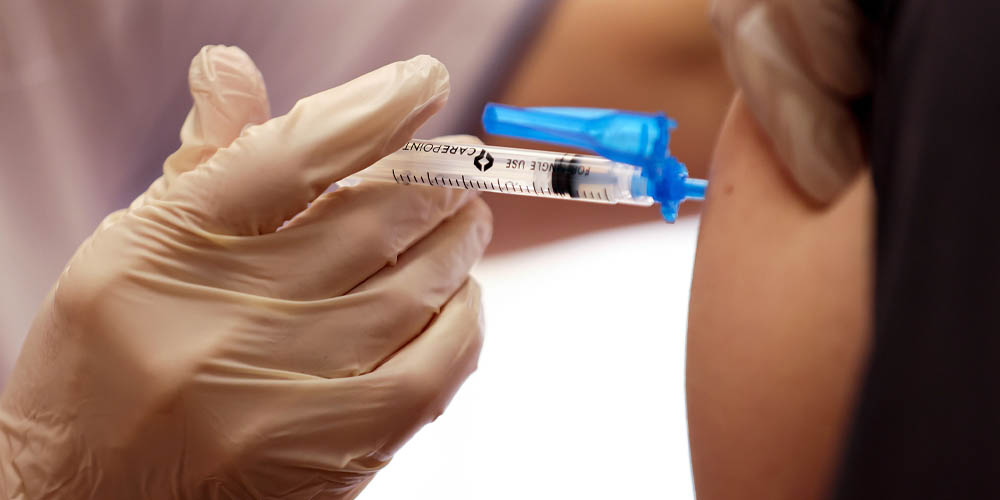 В Италии девушке случайно вкололи шесть доз вакцины от COVID-19