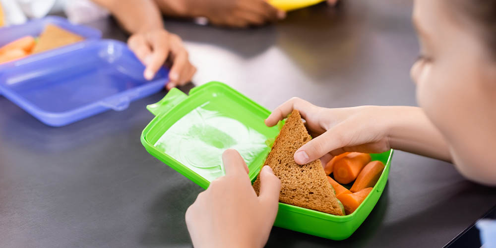 Долгий обед более полезный для здоровья школьников