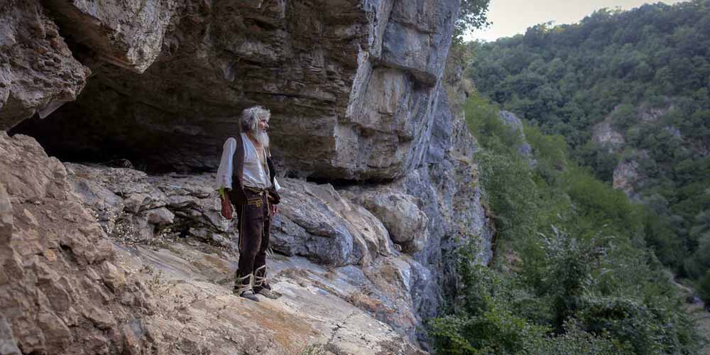 Сербский отшельник вышел из пещеры, чтобы вакцинироваться 