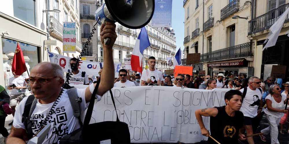 Во Франции от работы отстранили 3 тысячи невакцинированных медиков