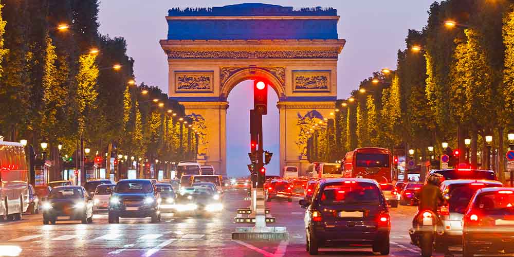 Париж ограничивает скорость для транспорта, чтобы уменьшить загрязнение окружающей среды