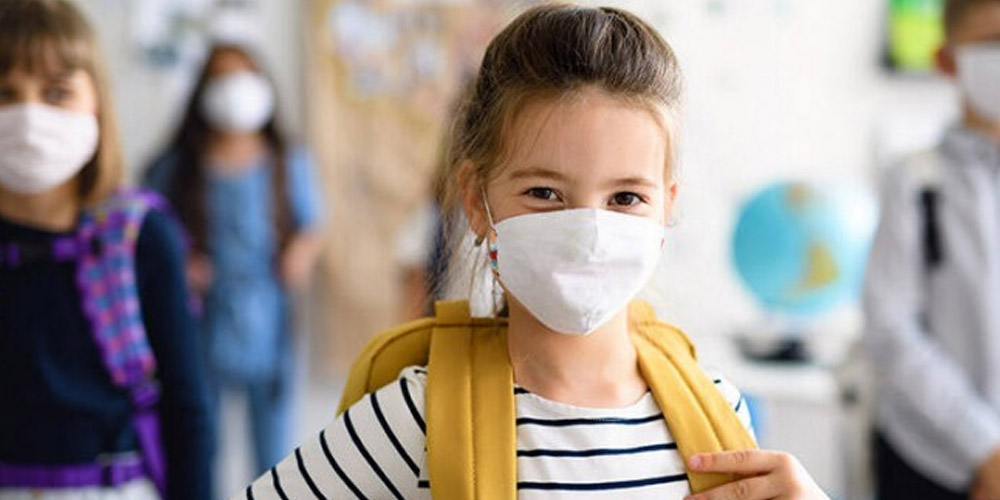Ношение масок школьниками снизило заболеваемость COVID-19 в учебных заведениях