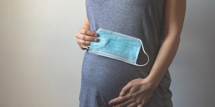 Британские эксперты сообщили результаты мониторинга вакцинации беременных от COVID-19