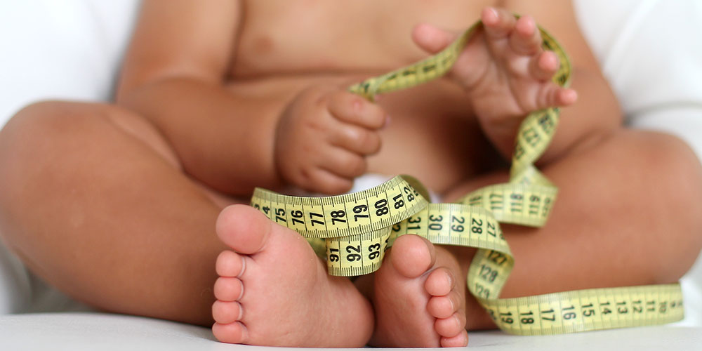 Ожирение ребенка может быть связано с неправильным питанием матери до беременности