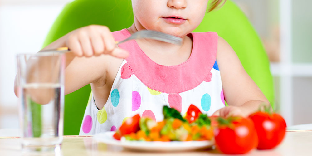 Экспериментально доказано: научить детей есть овощи помогает позитивный настрой взрослых 