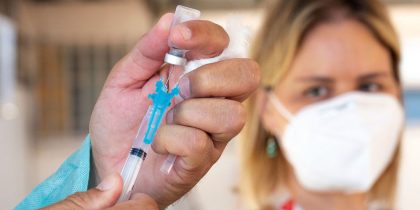 Часті бустерні уколи вакцин від коронавірусу можуть нашкодити