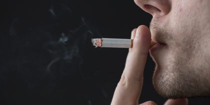 Курение значительно увеличивает риск тяжелого ковида