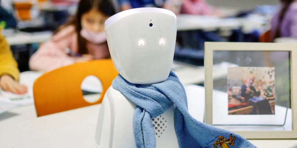 Робот-аватар ходит в школу вместо больного мальчика