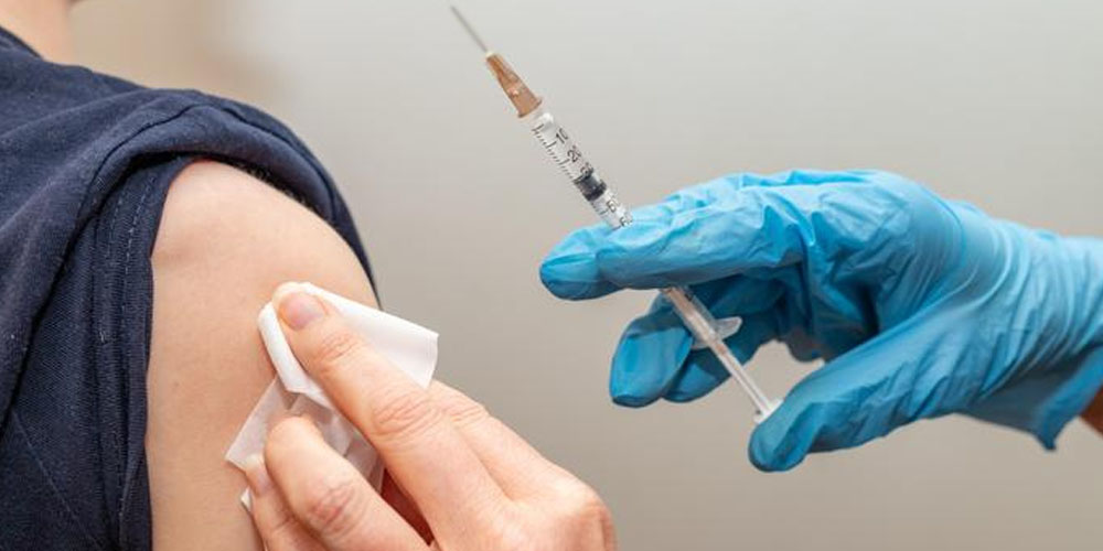 Прививка от коронавируса может стать в один ряд с прививками от полиомиелита, ветрянки и кори