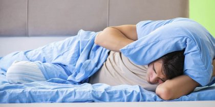 Почему некоторым людям стоит спать исключительно на левом боку